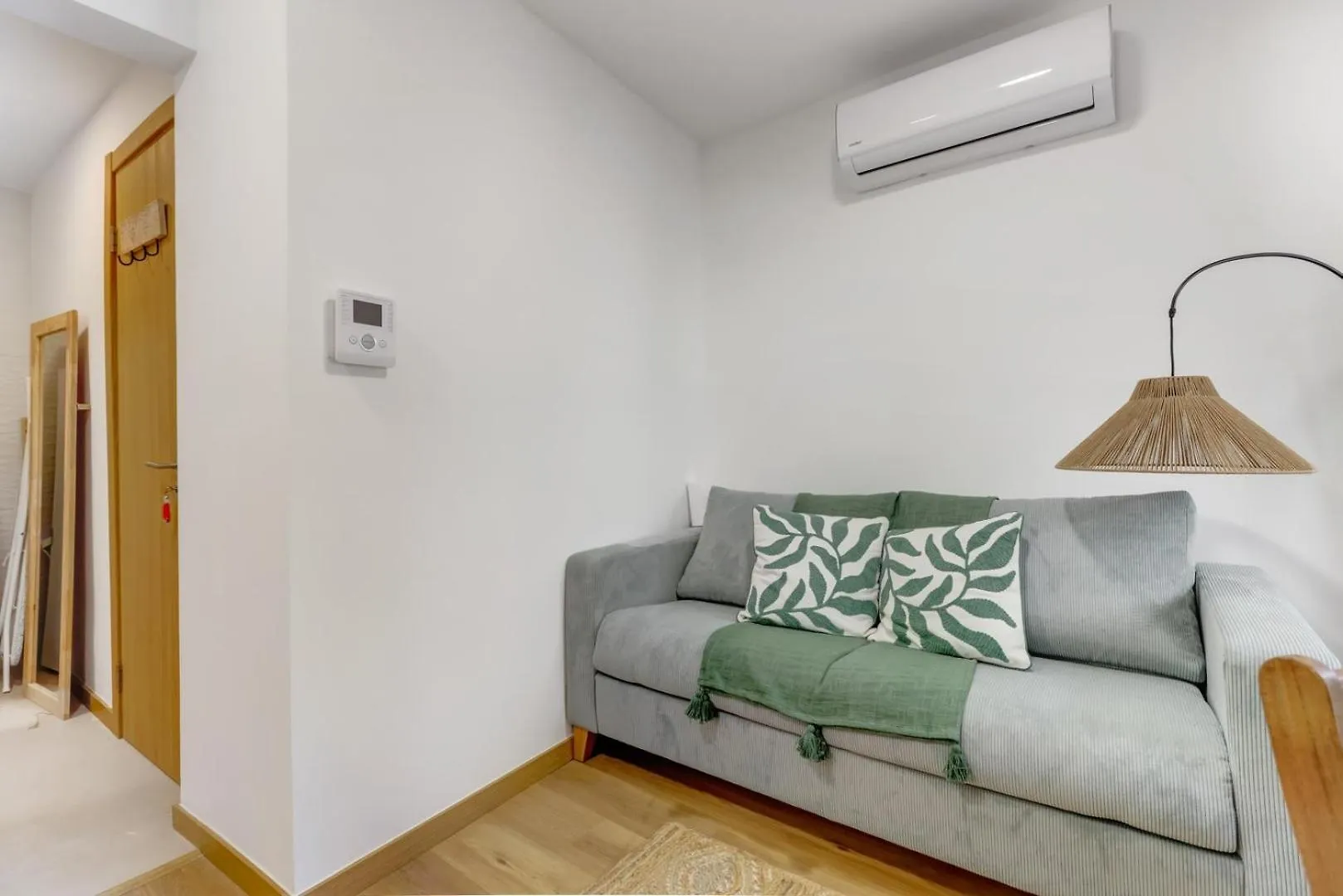 Cosy Studio Heart Of Santos - Ac | By Airnest Lisbon Apartment